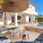 Avec Piscine - Confort Et Tranquillite